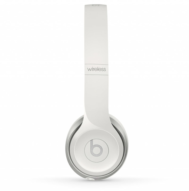 Apple анонсировала беспроводной вариант наушников Beats Solo2