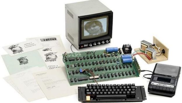 На аукционе появился один из первых компьютеров, который Стив Джобс продал лично