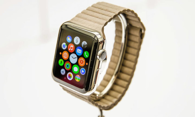 Apple Watch поступят в продажу весной следующего года